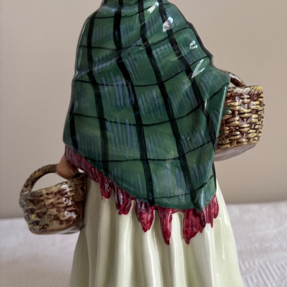 Royal Doulton, The Orange Lady HN1953, ca. 1941 - Picture 5 of 7